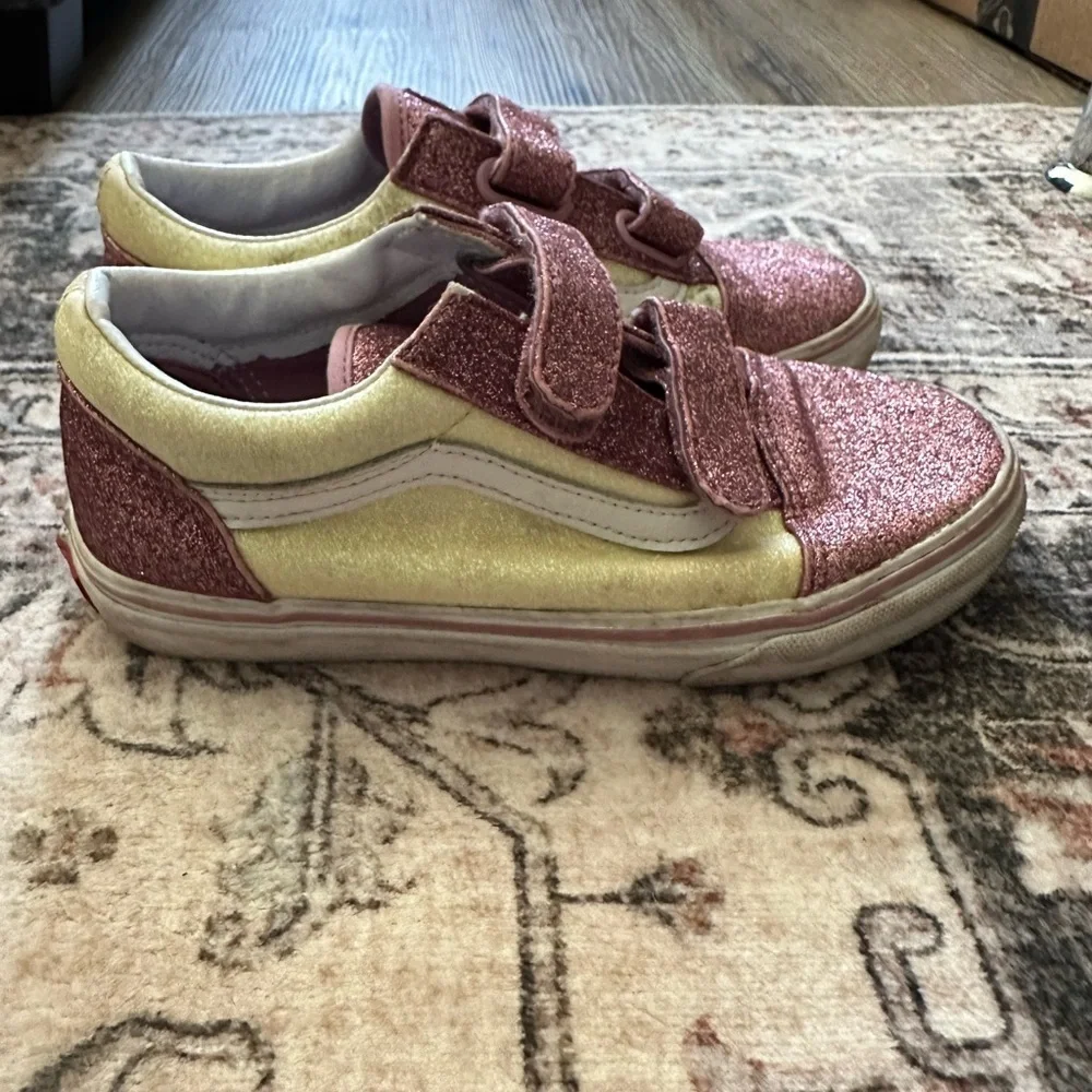 VANS of the wall Size 3 Girls